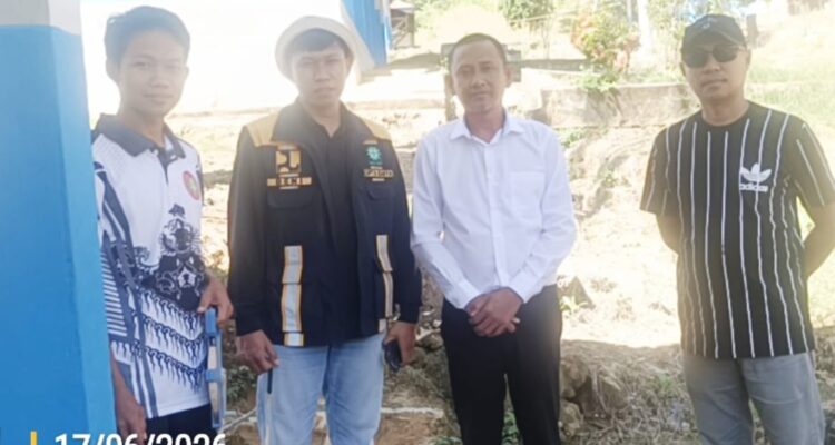 Yusrah, Spd Kedua Dari kanan bersama Tim tehnis Dinas PUPR Kabupaten Kolaka