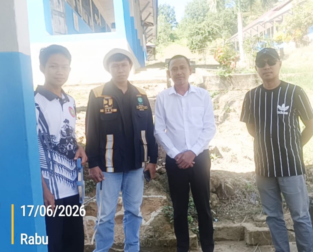 Yusrah, Spd Kedua Dari kanan bersama Tim tehnis Dinas PUPR Kabupaten Kolaka